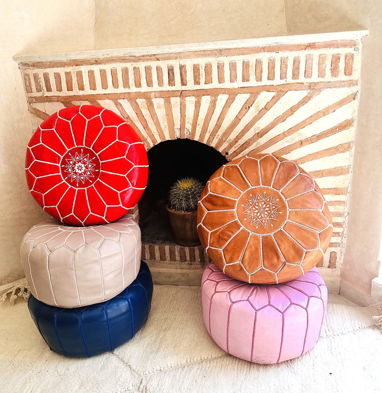 Lether Pouf